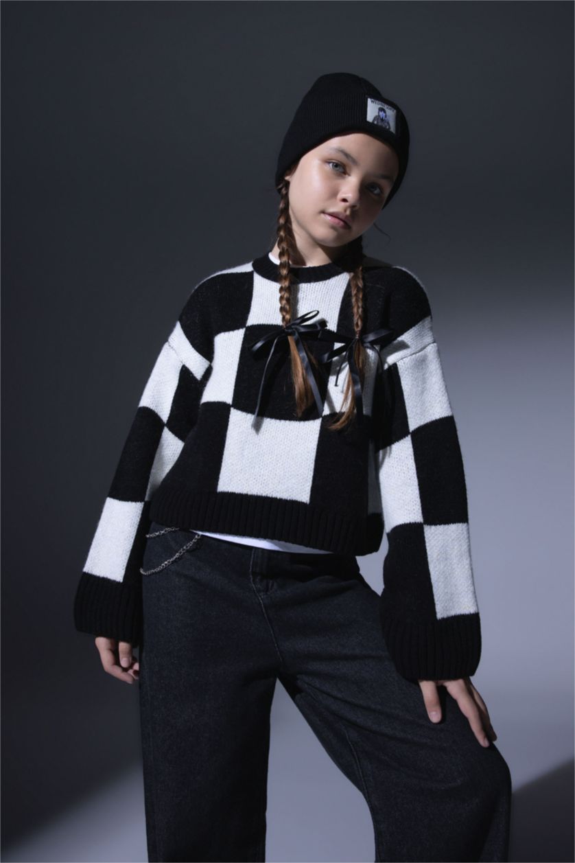 Girls & Teens Black Girl Regular Fit Crew Neck Pullover