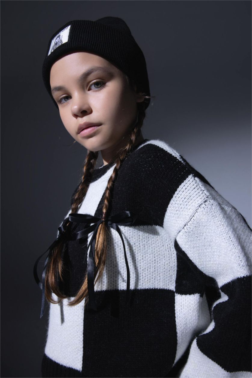 Girls & Teens Black Girl Regular Fit Crew Neck Pullover