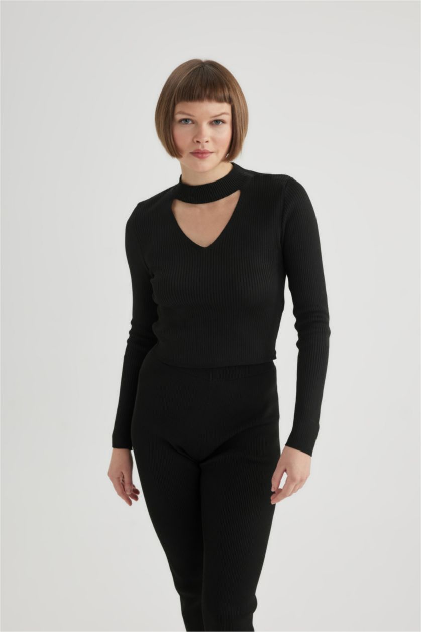 Kadın Siyah Fitted Choker Yaka Triko Kazak