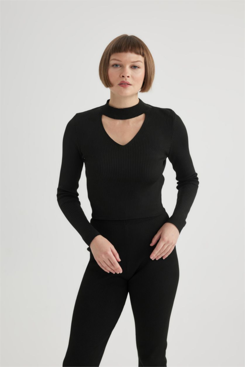Kadın Siyah Fitted Choker Yaka Triko Kazak