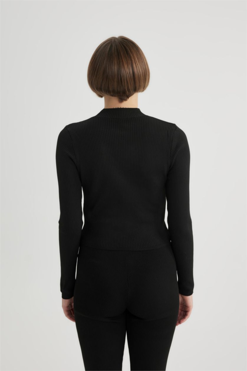 Kadın Siyah Fitted Choker Yaka Triko Kazak