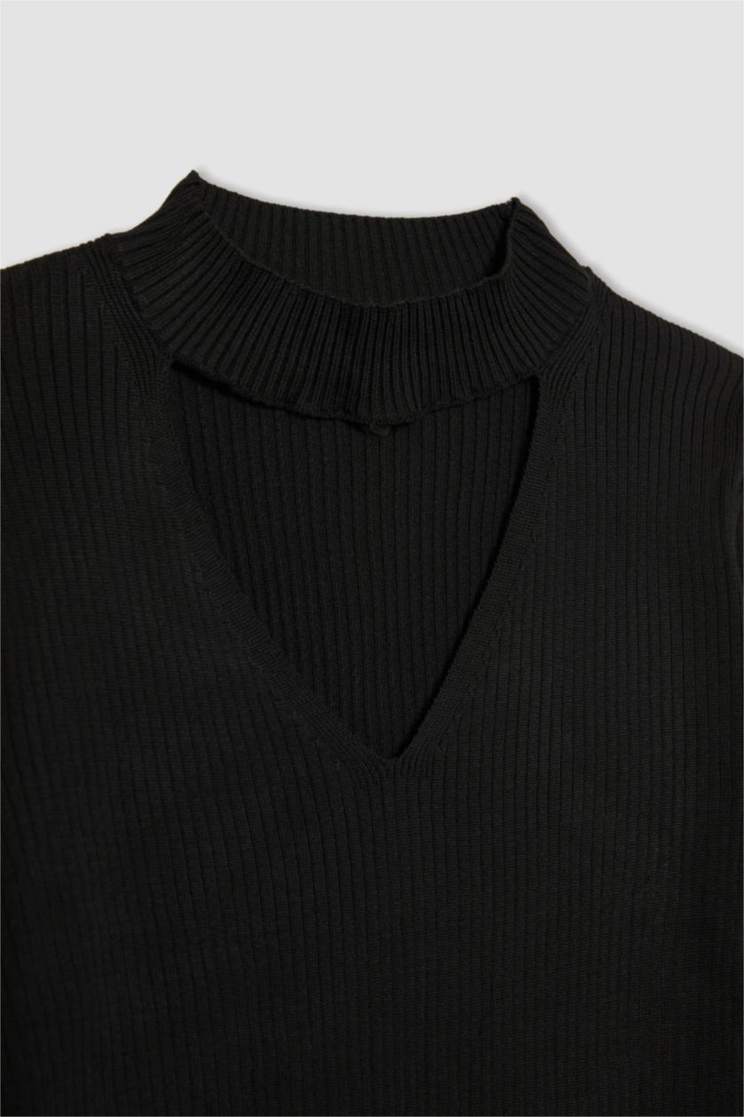 Kadın Siyah Fitted Choker Yaka Triko Kazak