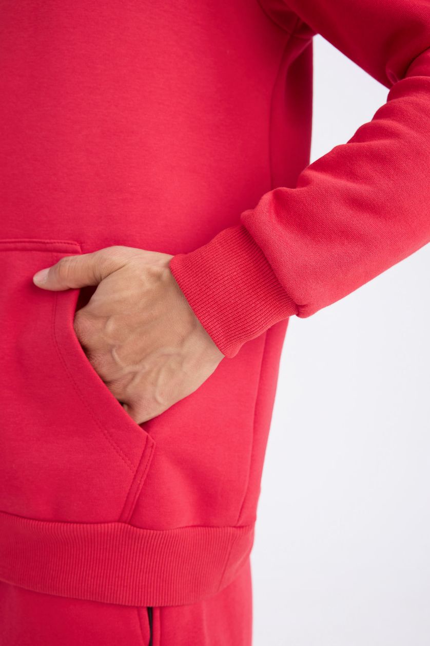 Erkek Kırmızı NBA Chicago Bulls Standart Fit Kapüşonlu Sırt Baskılı Sweatshirt