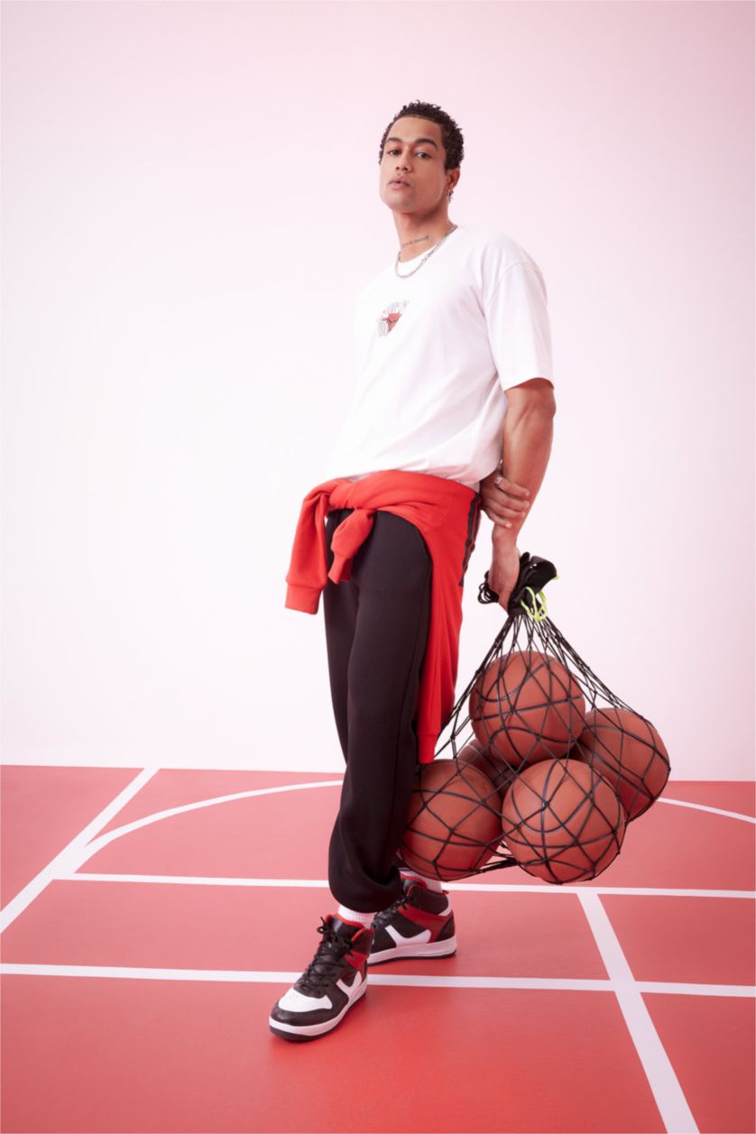 MAN Ecru DeFactoFit NBA Chicago Bulls Oversize Fit T-Shirt