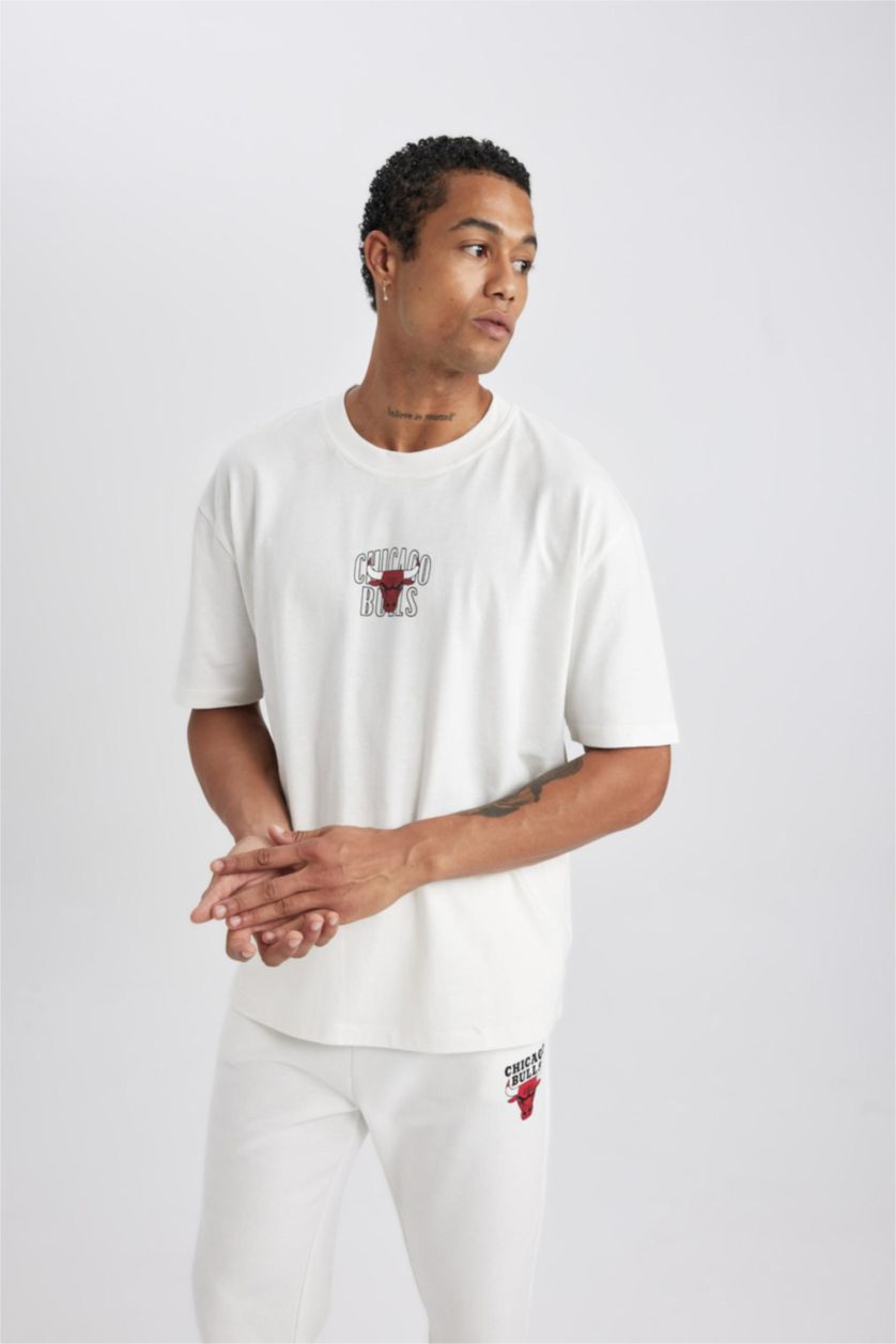 MAN Ecru DeFactoFit NBA Chicago Bulls Oversize Fit T-Shirt