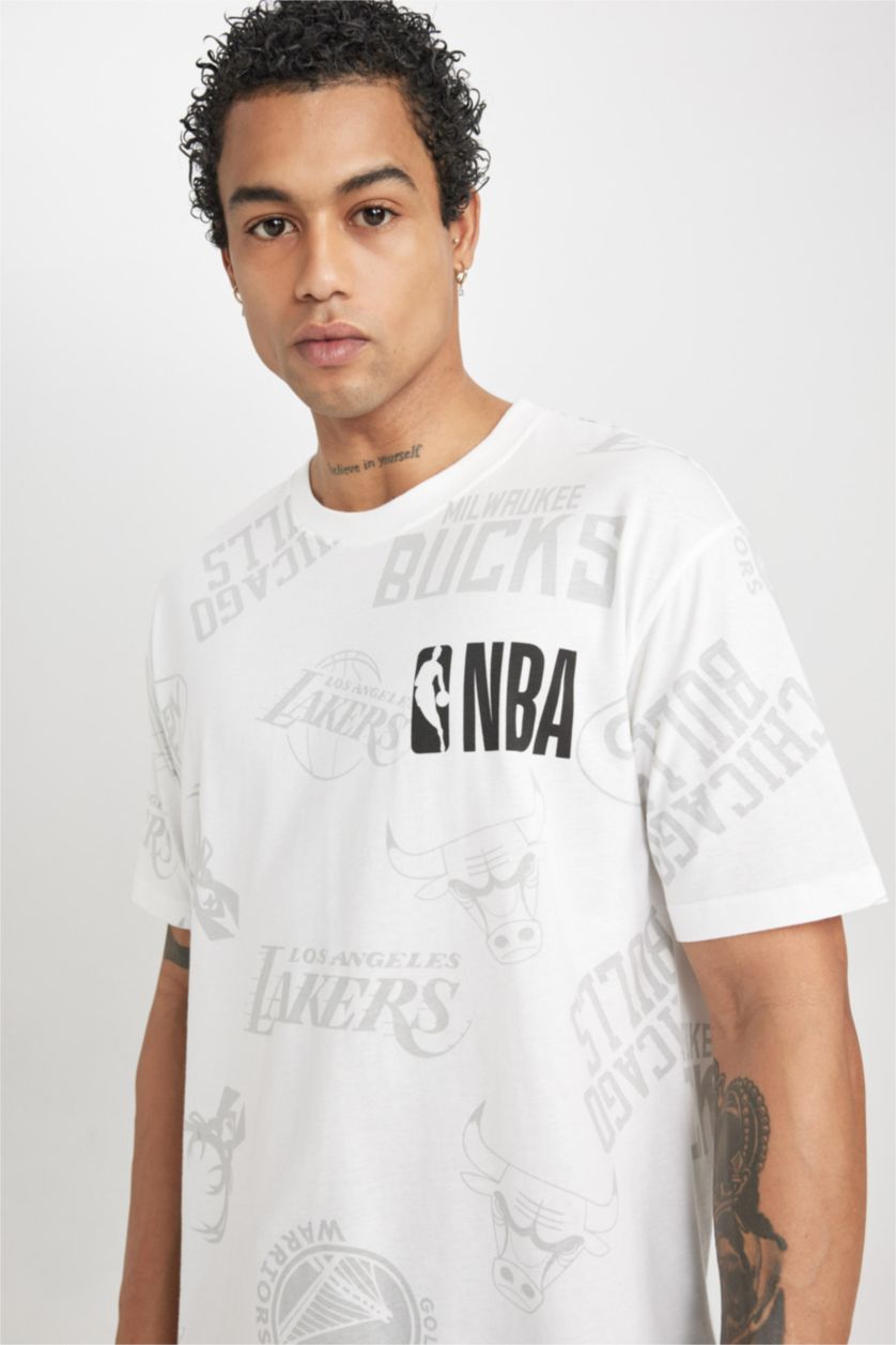 MAN Ecru DeFactoFit NBA Wordmark Boxy Fit Crew Neck T-Shirt