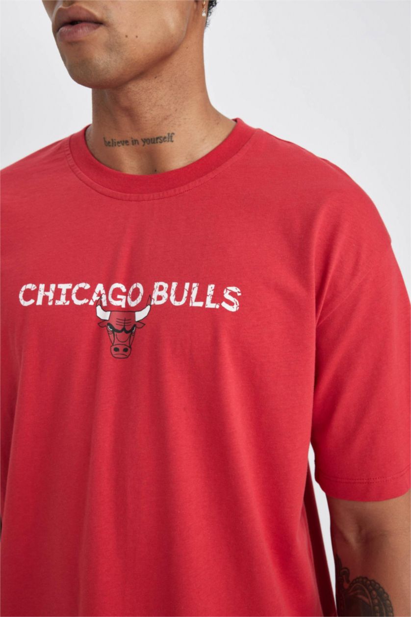 Erkek Kırmızı DeFactoFit NBA Chicago Bulls Boxy Fit Bisiklet Yaka Kısa Kollu Tişört