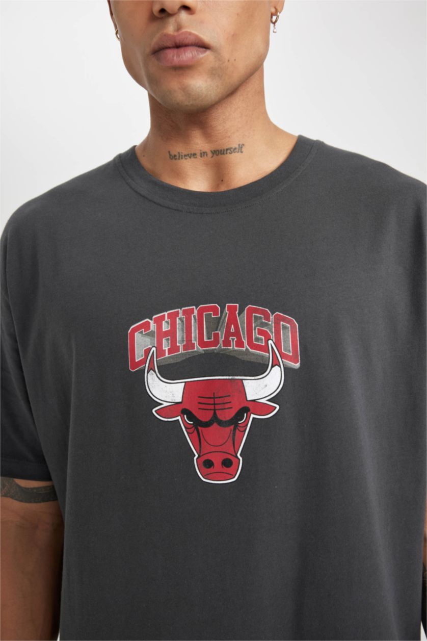Erkek Antrasit DeFactoFit NBA Chicago Bulls Boxy Fit Bisiklet Yaka Kısa Kollu Tişört