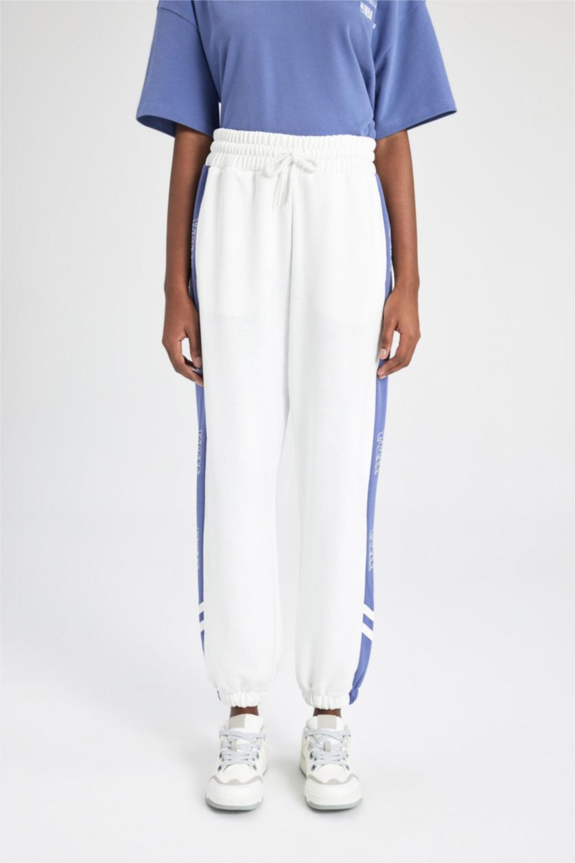 FEMME Écru Pantalon de Jogging NBA Wordmark à taille élastique et poches de DeFactoFit