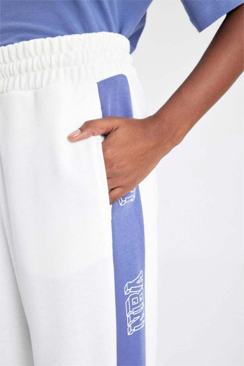 FEMME Écru Pantalon de Jogging NBA Wordmark à taille élastique et poches de DeFactoFit