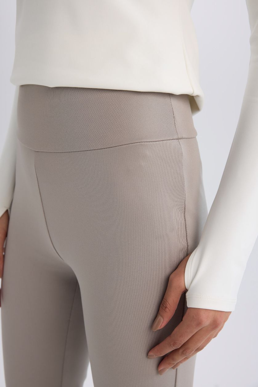 Kadın Gri Flare Fit Sporcu İnce Eşofman Altı İspanyol Paça Standart Boy Basic Düz