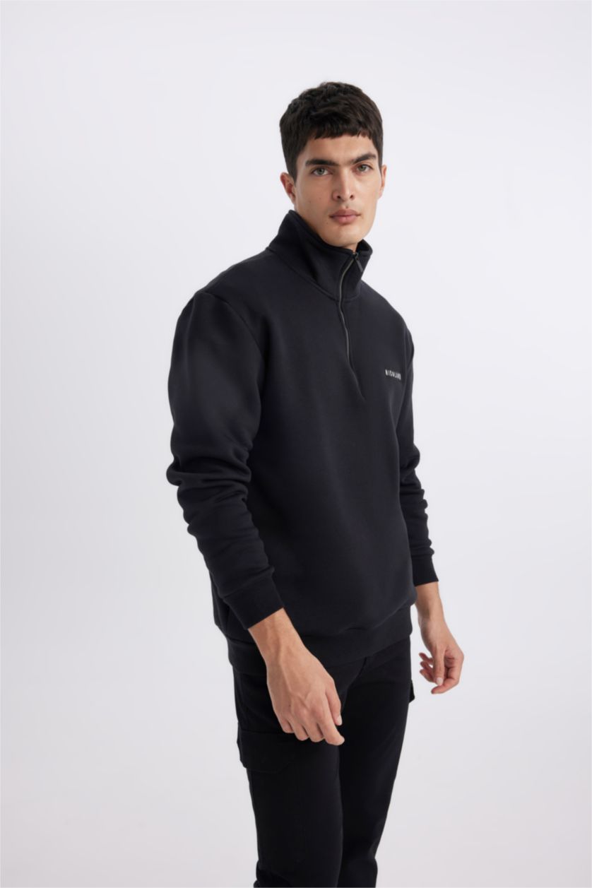 MAN Black Regular Fit Sweatshirt