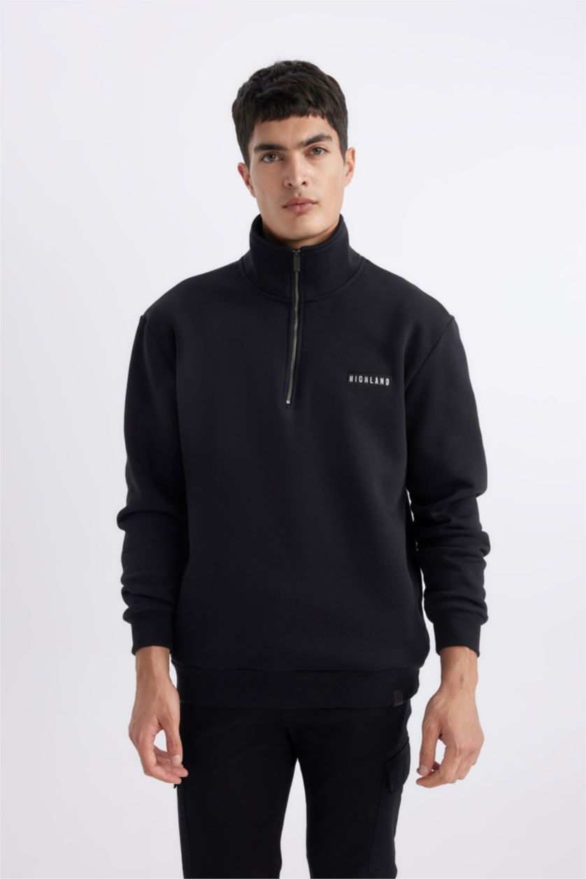 MAN Black Regular Fit Zipper Sweatshirt