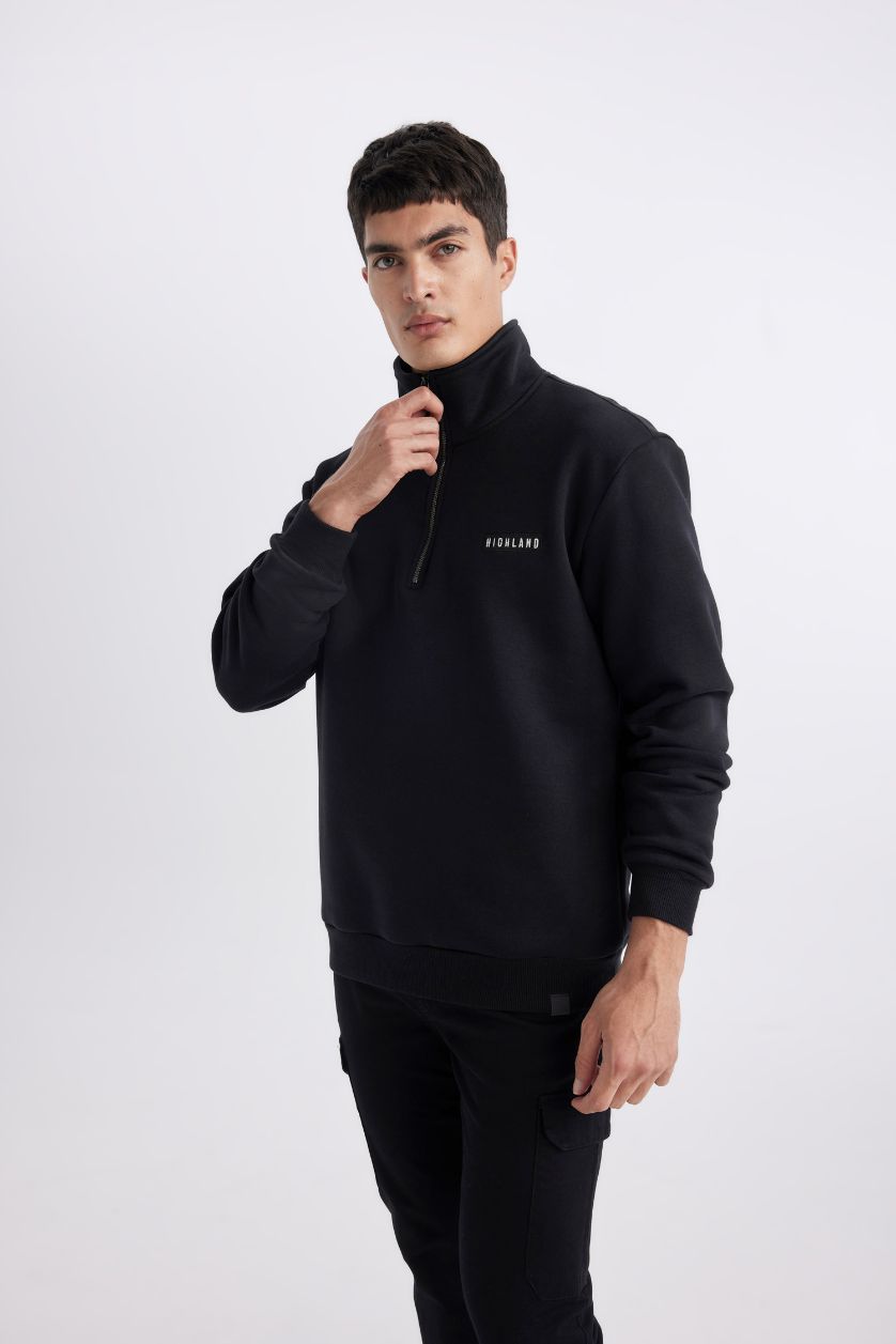 MAN Black Regular Fit Zipper Sweatshirt
