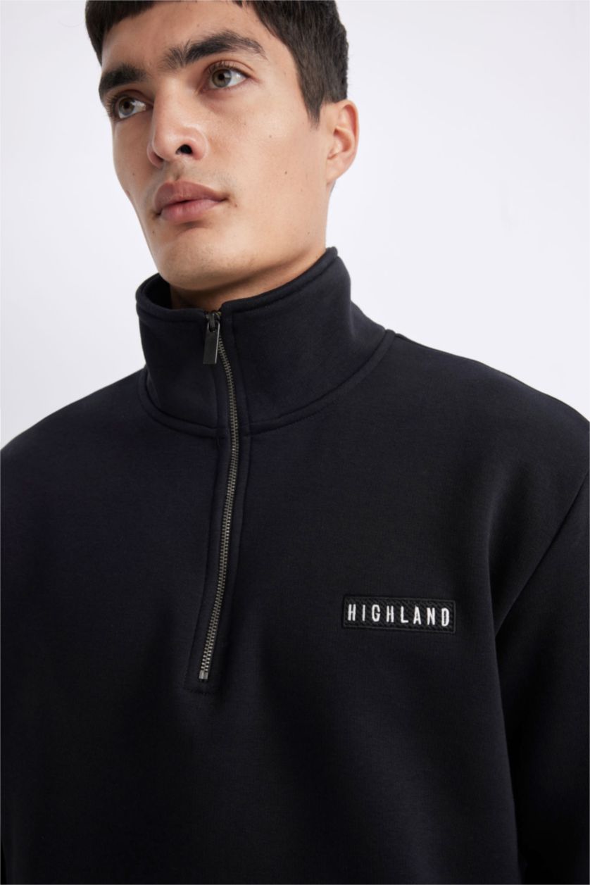 MAN Black Regular Fit Zipper Sweatshirt