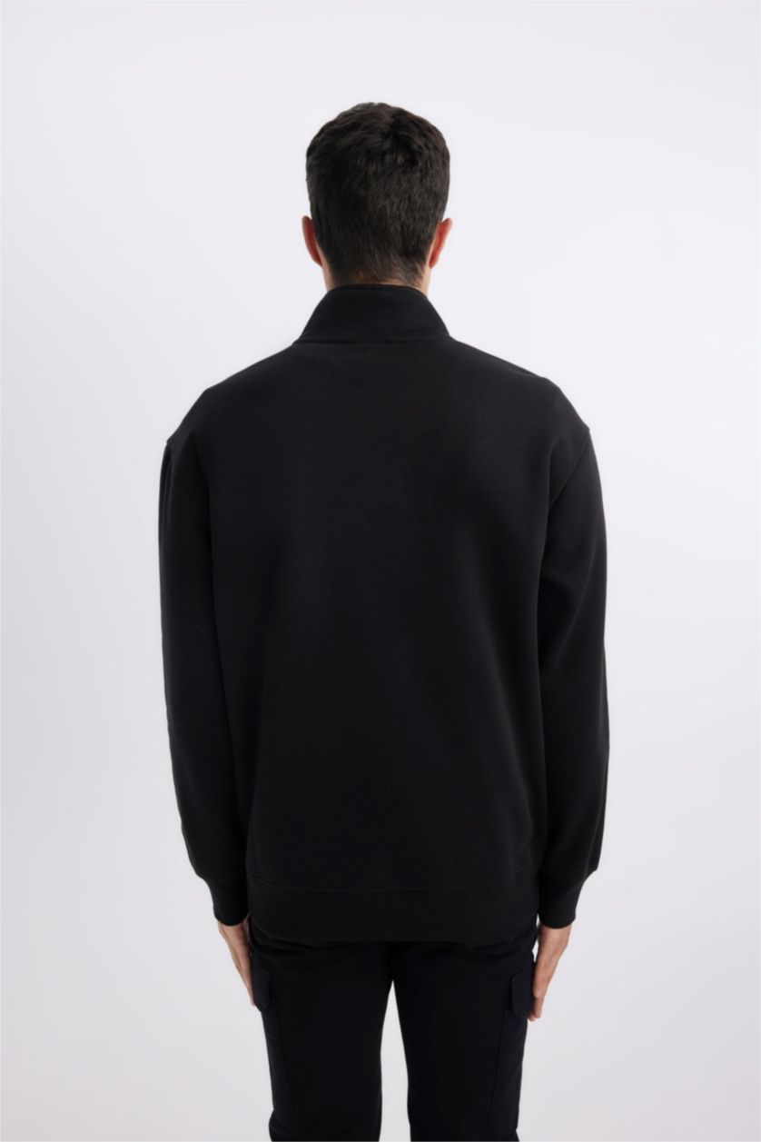 MAN Black Regular Fit Zipper Sweatshirt