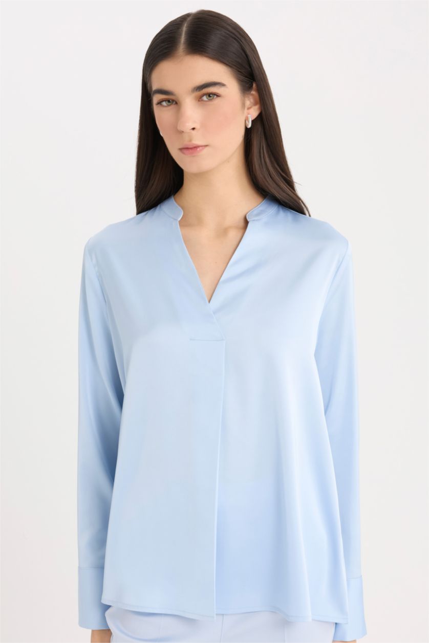 FEMME Bleu Blouse en satin à col V et manches longues à coupe régulière