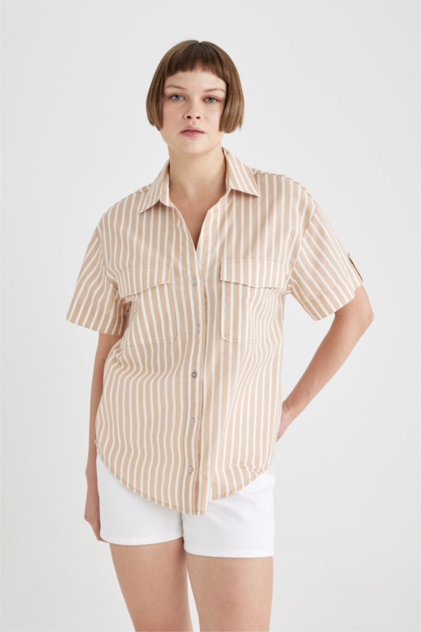 نساء فيزوني داكن قميص نص كم قصة عادية