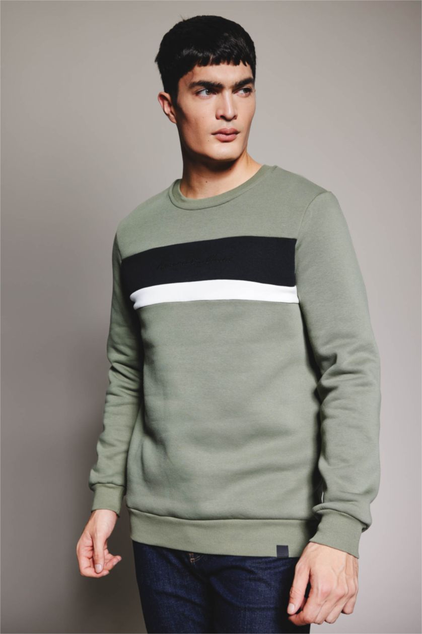 رجالي كاكي سويت شيرت بقصة عادية برقبة مستديرة