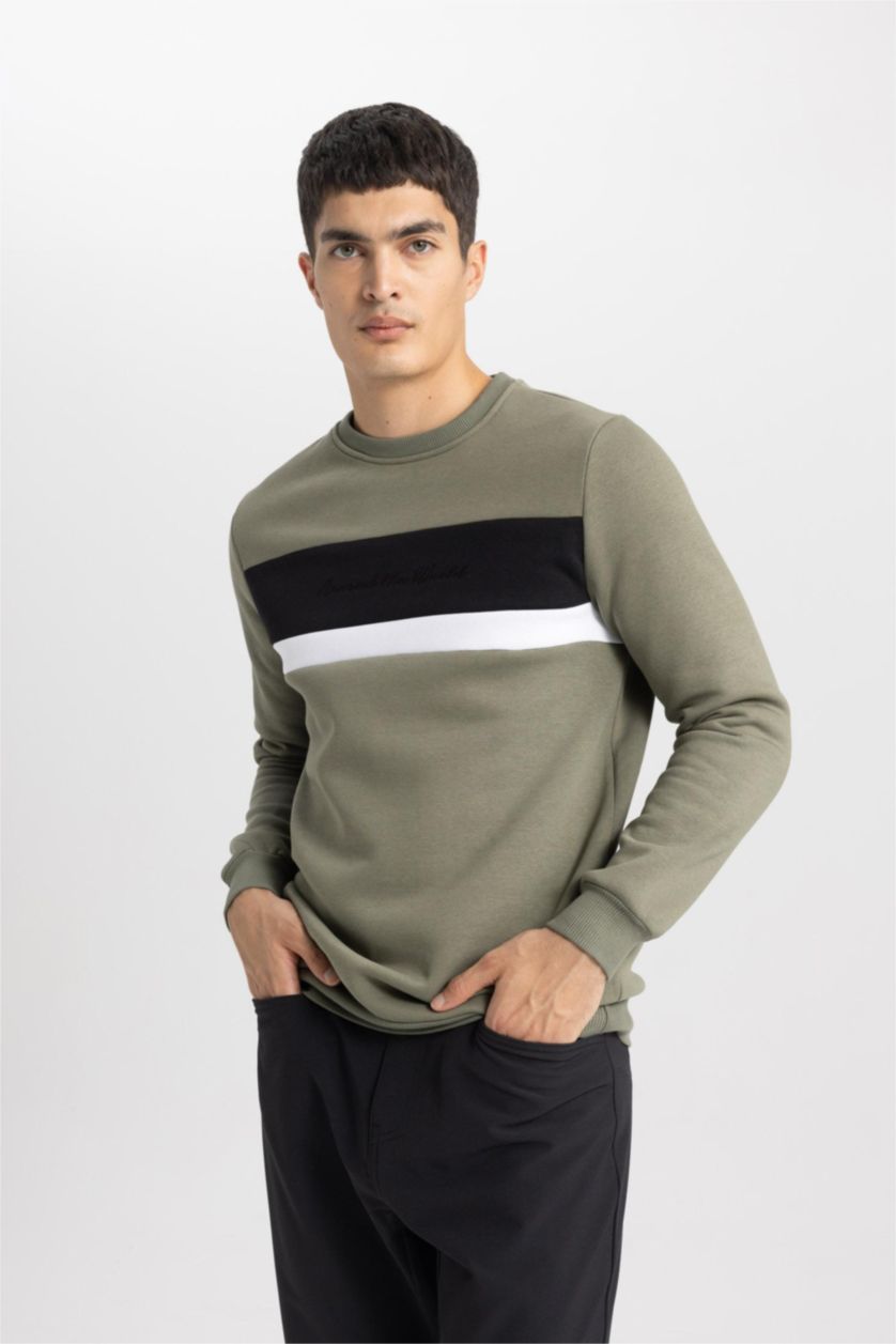 رجالي كاكي سويت شيرت بقصة عادية برقبة مستديرة