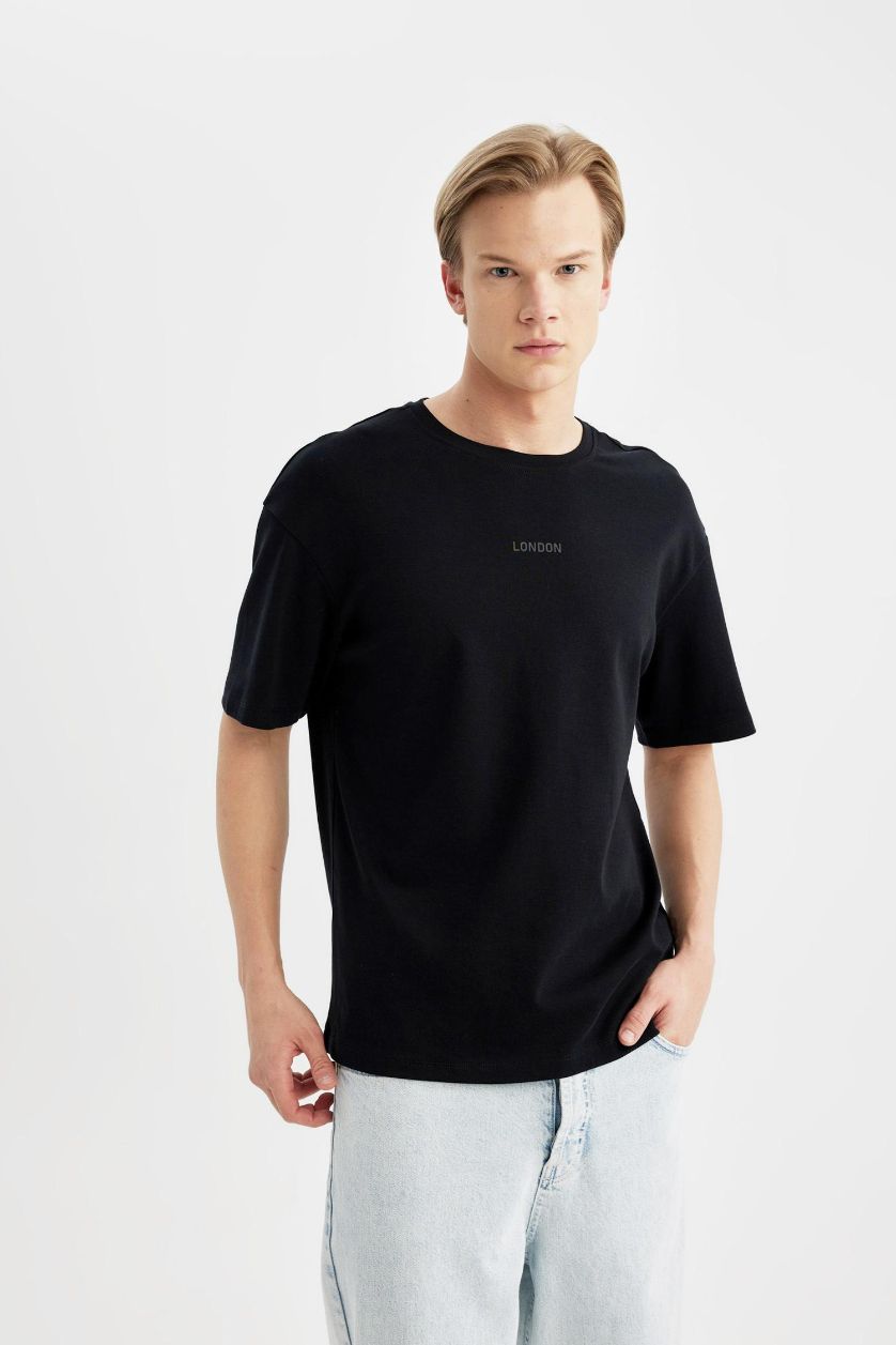 MAN Black Comfort Fit Crew Neck Printed T-Shirt