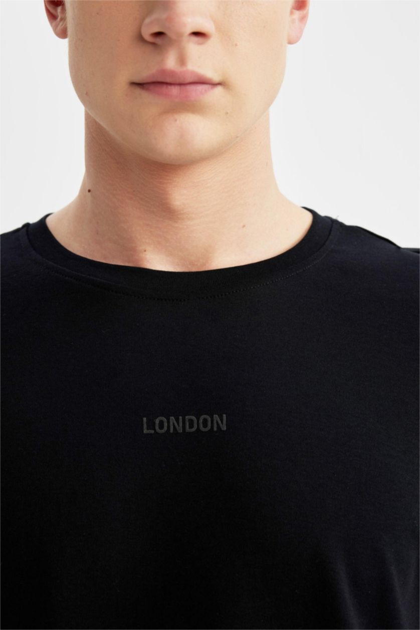 MAN Black Comfort Fit Crew Neck Printed T-Shirt