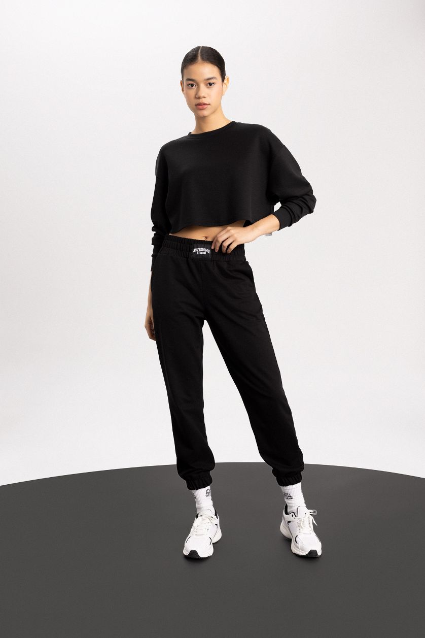Woman Black DeFactoFit Crew Neck Sports Crop Sweatshirt
