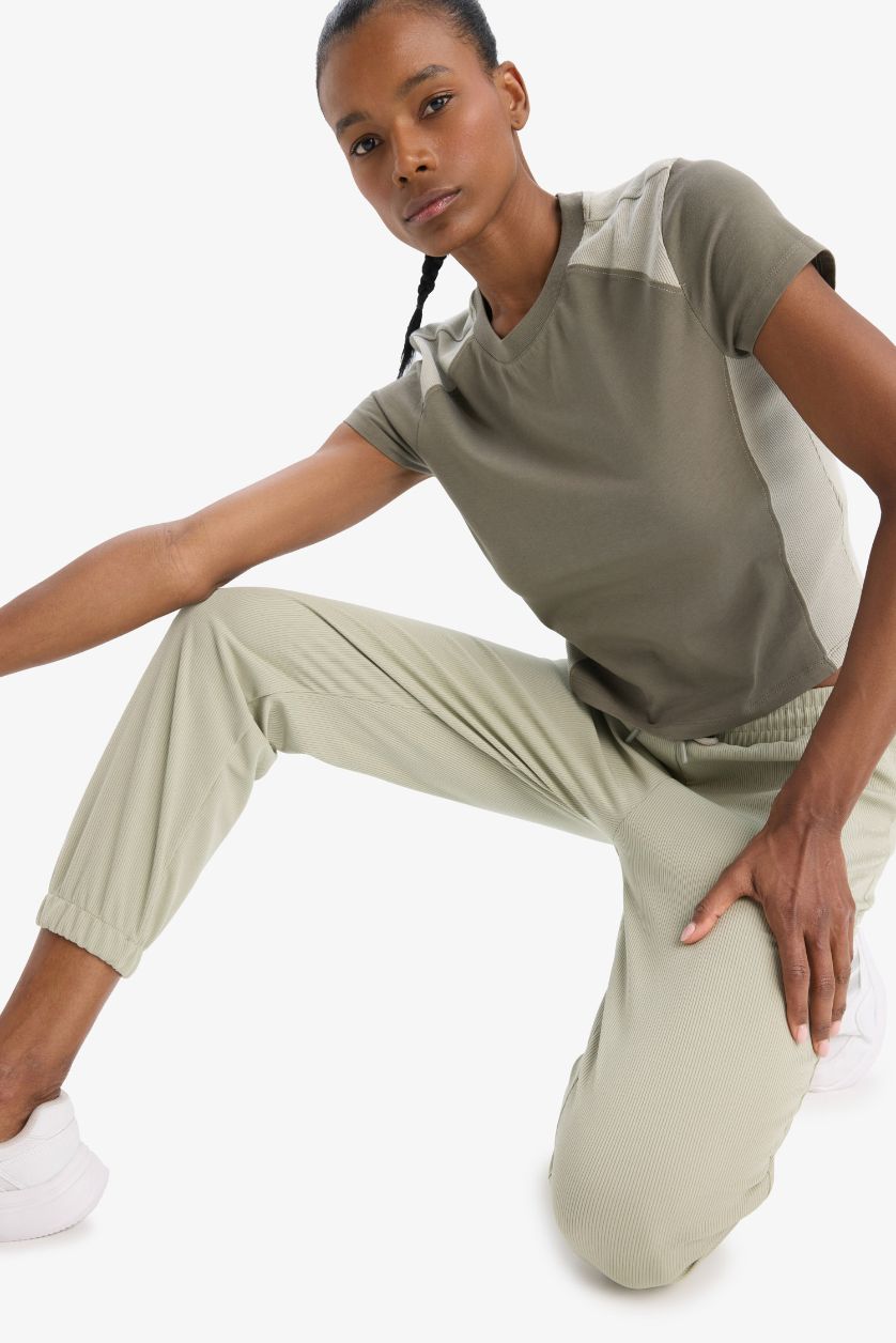 Kadın Haki Standart Fit Bisiklet Yaka Sporcu Kısa Kollu Tişört