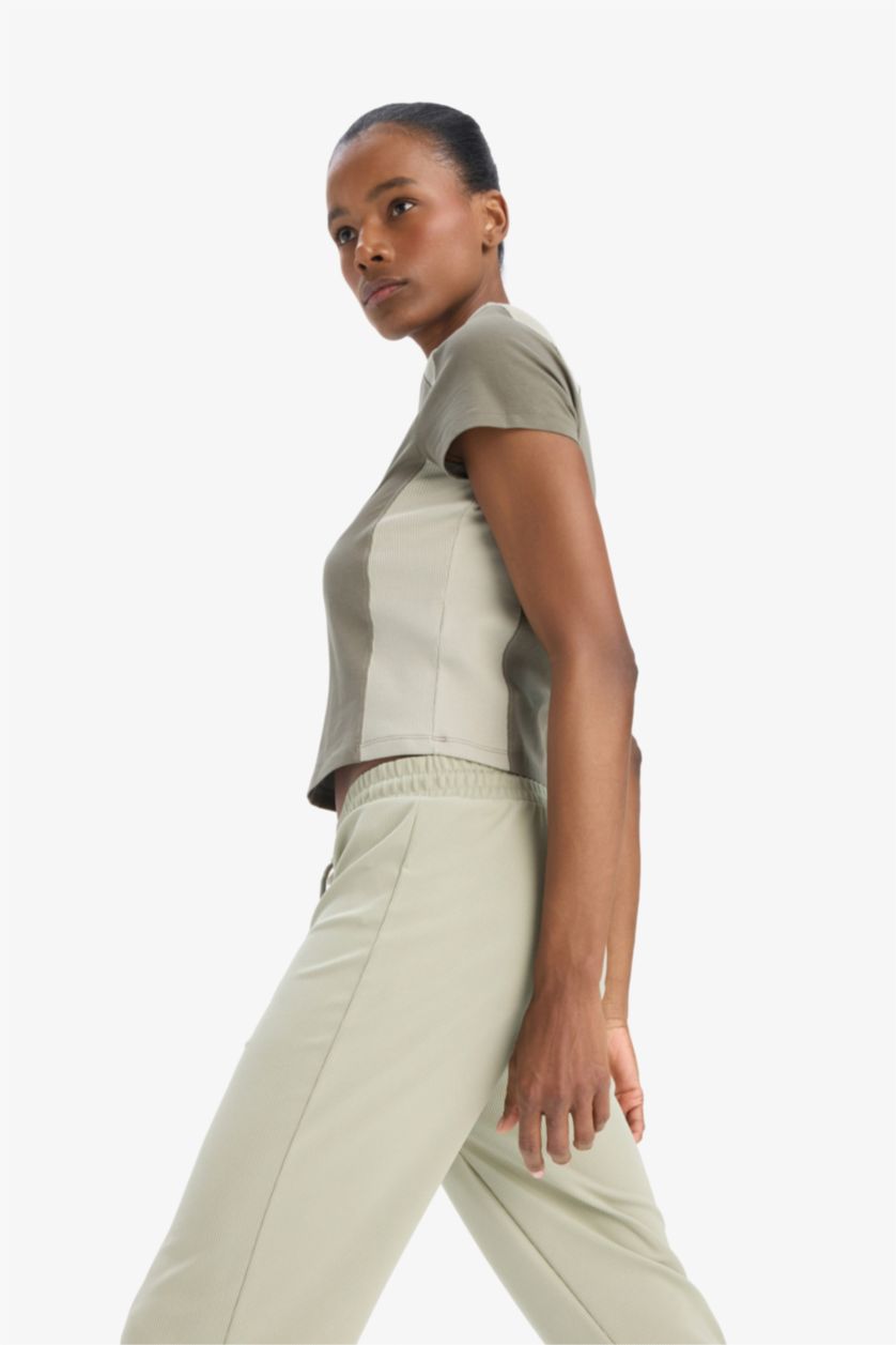 Kadın Haki Standart Fit Bisiklet Yaka Sporcu Kısa Kollu Tişört