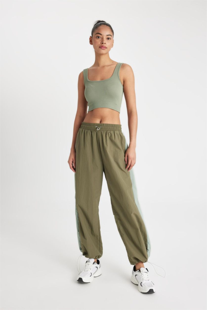 Kadın Haki Sporcu Jogger Eşofman Altı Beli Lastikli Paçası Ayarlanabilir Lastikli Paraşüt Kumaş