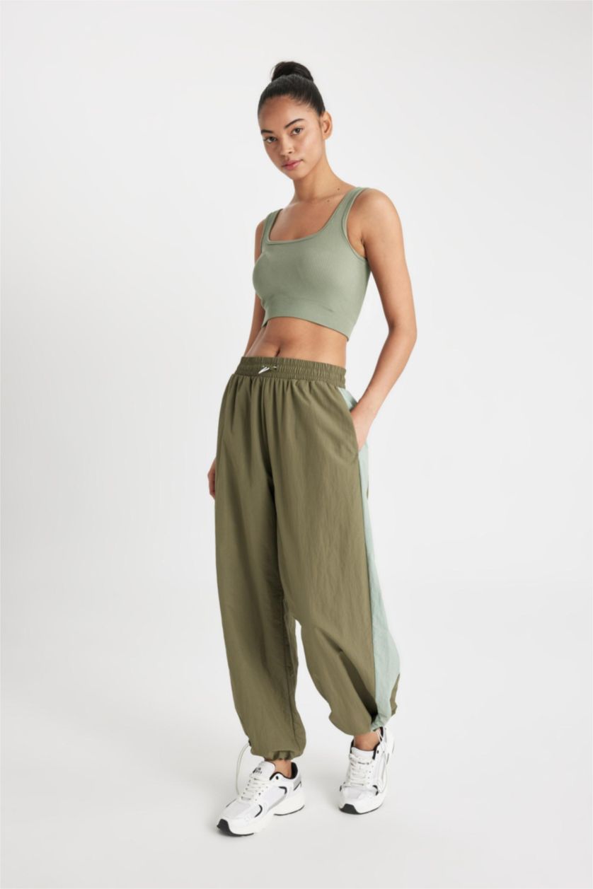 Kadın Haki Sporcu Jogger Eşofman Altı Beli Lastikli Paçası Ayarlanabilir Lastikli Paraşüt Kumaş