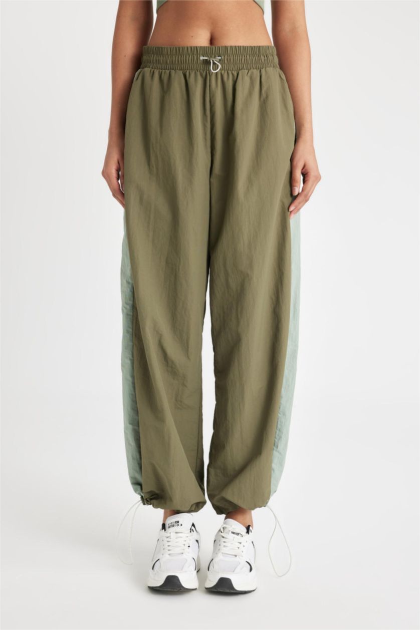 Kadın Haki Sporcu Jogger Eşofman Altı Beli Lastikli Paçası Ayarlanabilir Lastikli Paraşüt Kumaş