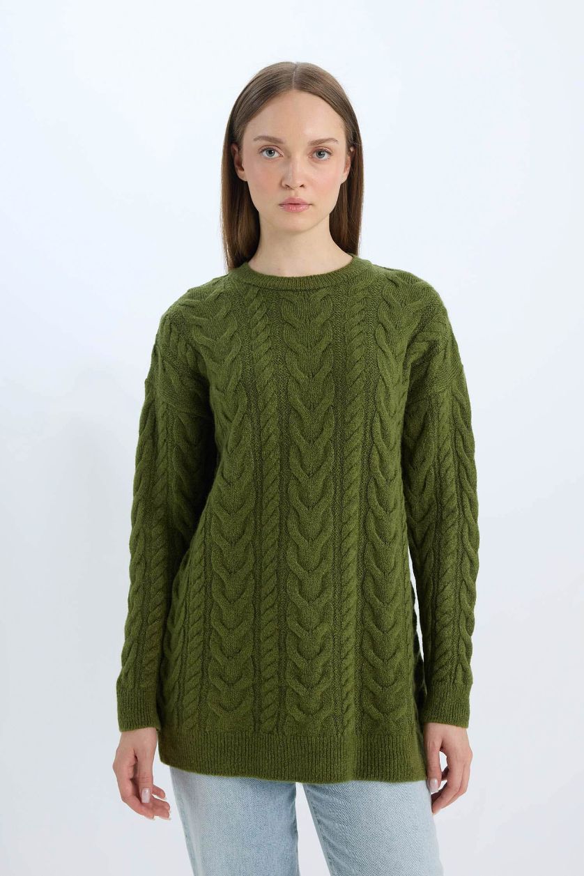 نساء زيتوني بلوفر تريكو برقبة مستديرة مع تصميم مضفر بقصة عادية