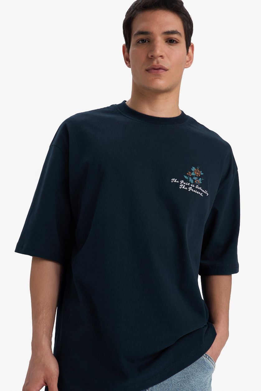 Erkek Lacivert %100 Pamuk Loose Fit Bisiklet Yaka Sırt Baskılı Kısa Kollu Tişört