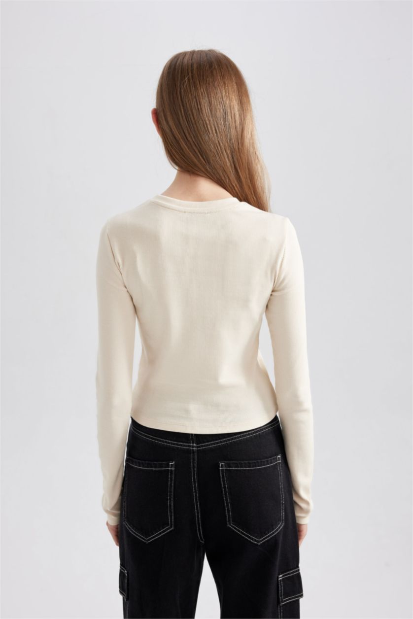 نساء حجري فاتح تيشيرت كم طويل مضلع سليم فيت برقبة مستديرة