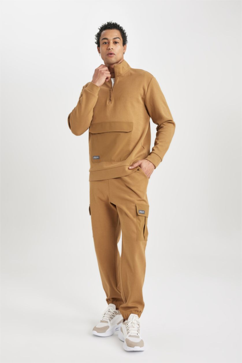 رجال فيزوني سويت شيرت قصة عادية بياخة عالية من DeFactoFit