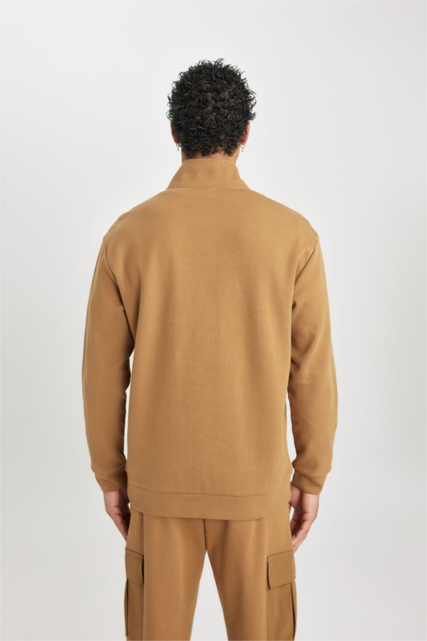 رجال فيزوني سويت شيرت قصة عادية بياخة عالية من DeFactoFit