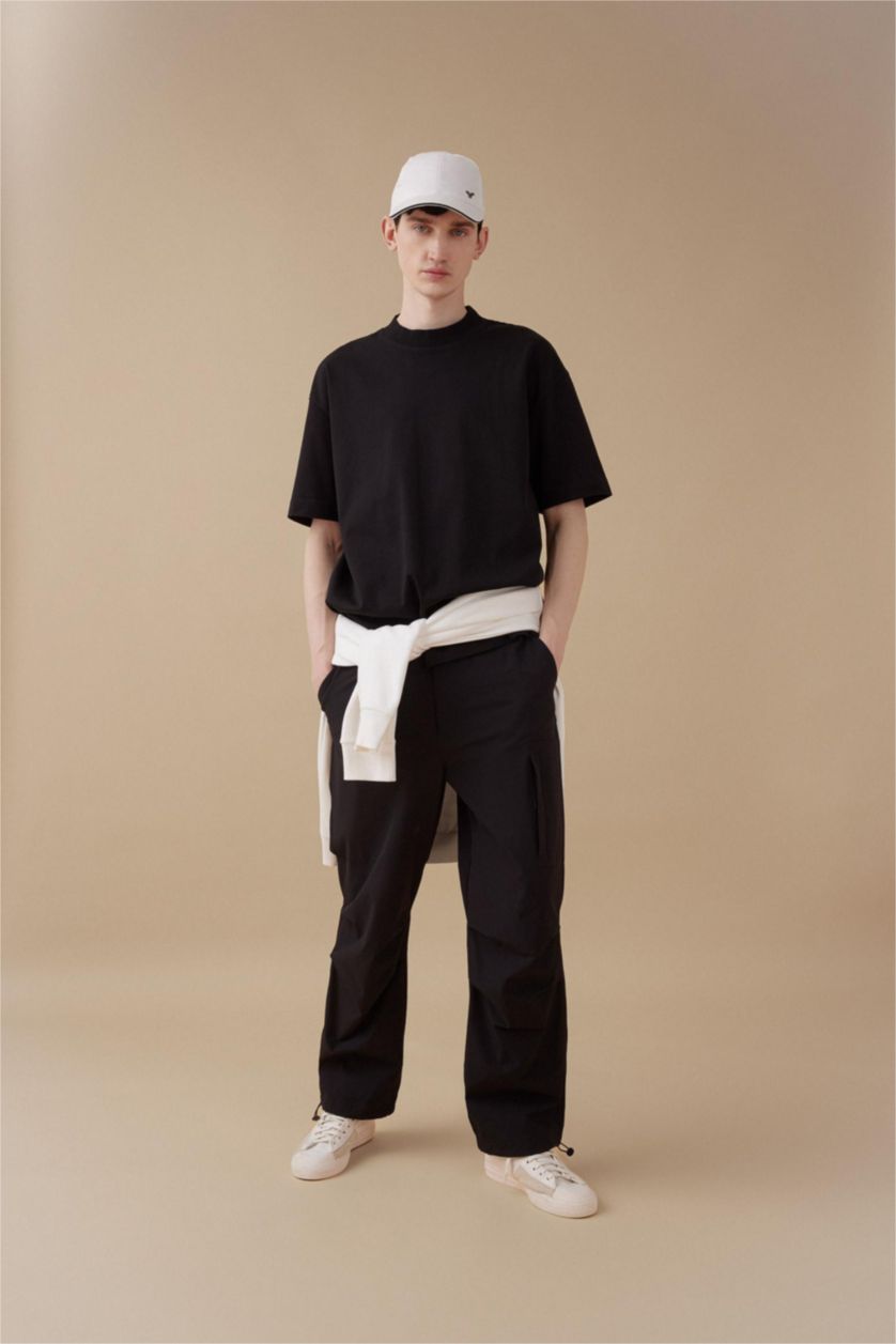 Erkek Siyah Yazlık Pantolon Relax Fit Rahat Kesim Kargo Cepli Beli Paçası Lastikli