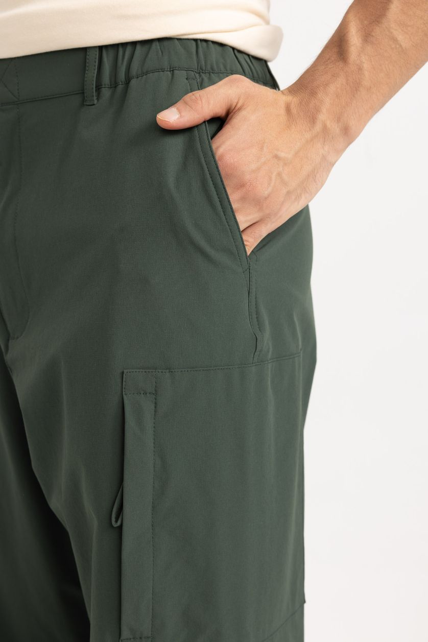 Erkek Koyu Yeşil Yazlık Pantolon Relax Fit Rahat Kesim Kargo Cepli Beli Paçası Lastikli