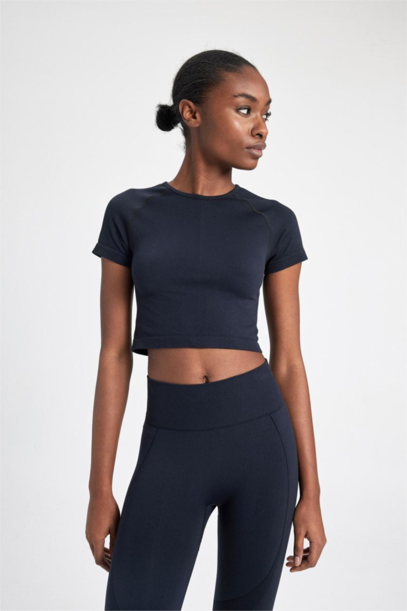 Kadın Siyah DeFactoFit Crop Bisiklet Yaka Sporcu Seamless Kısa Kollu Tişört