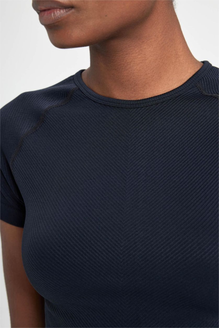 Kadın Siyah DeFactoFit Crop Bisiklet Yaka Sporcu Seamless Kısa Kollu Tişört