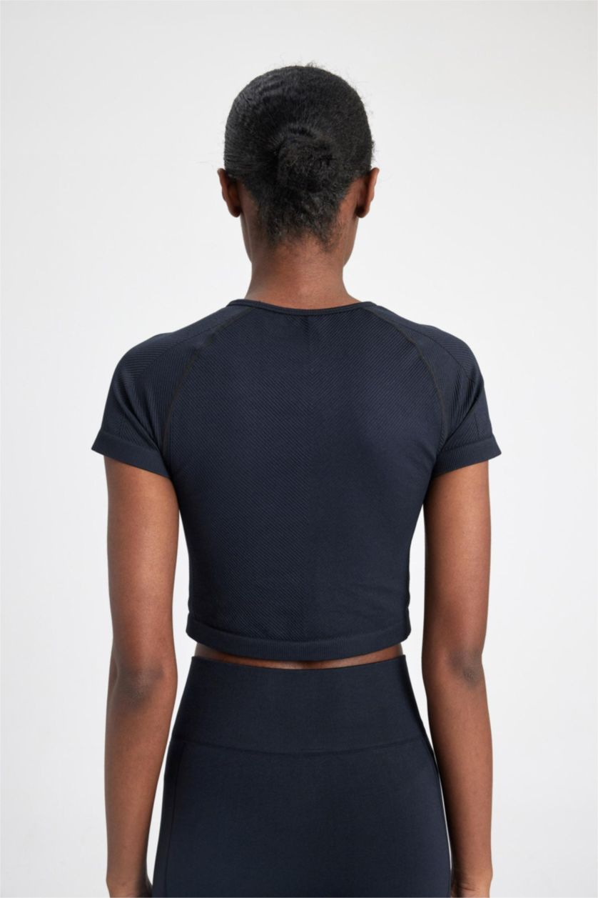 Kadın Siyah DeFactoFit Crop Bisiklet Yaka Sporcu Seamless Kısa Kollu Tişört