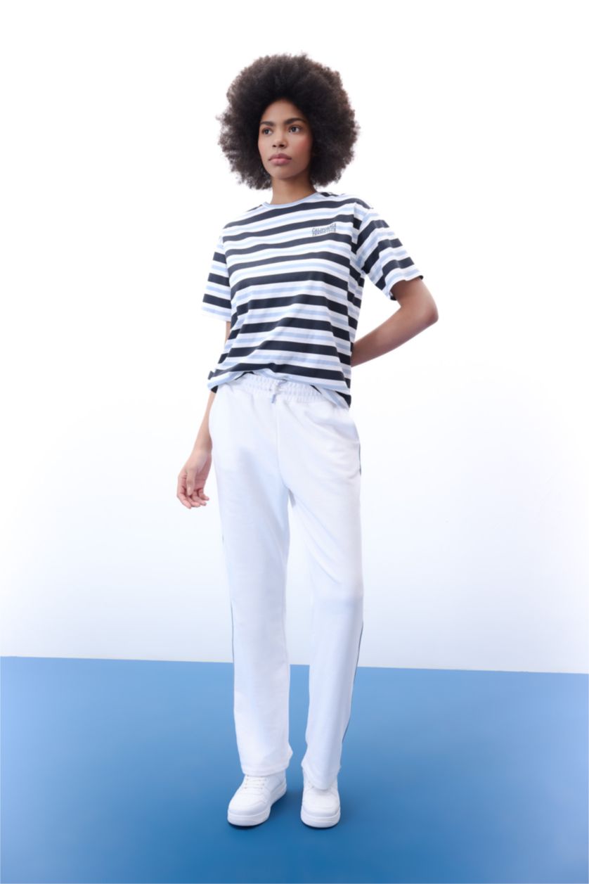 نساء أبيض تيشيرت رياضي مخطط نص كم قصة عادية من DeFactoFit