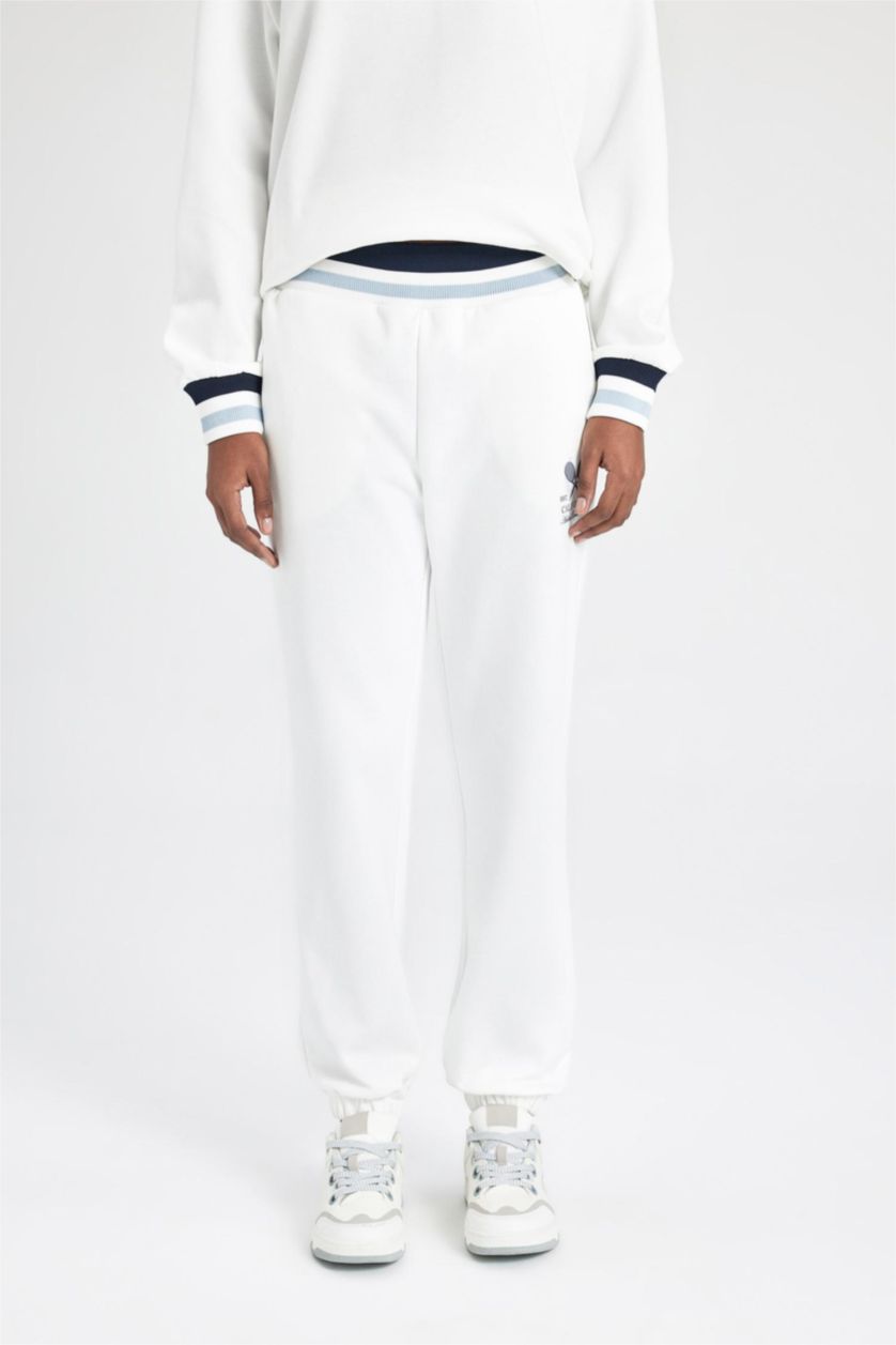 نساء أبيض بنطلون بجامة رياضي قماش سميك قصة عادية بجيب من DeFactoFit