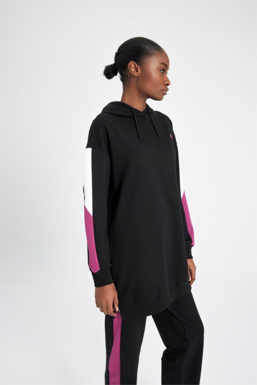 نساء أسود سويت شيرت رياضي بطبعة شعار قصة طويلة من DeFactoFit