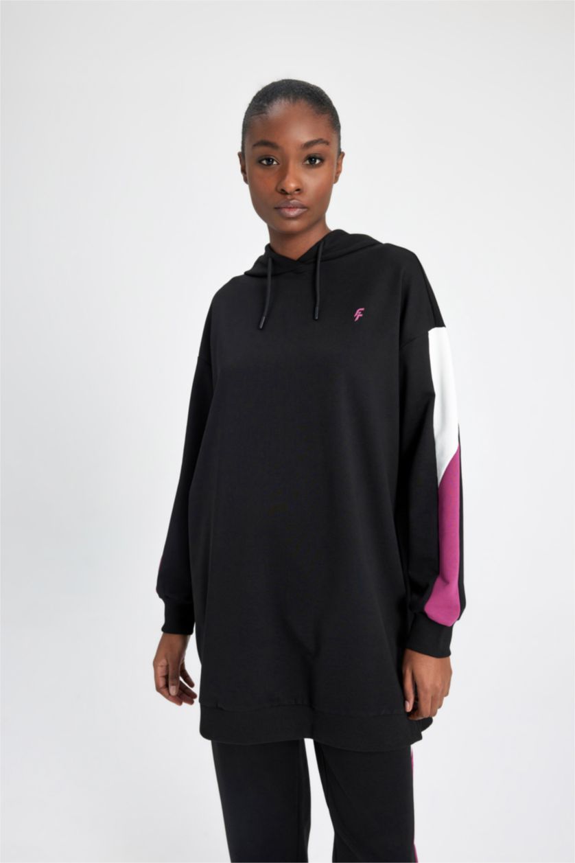 نساء أسود سويت شيرت رياضي بطبعة شعار قصة طويلة من DeFactoFit