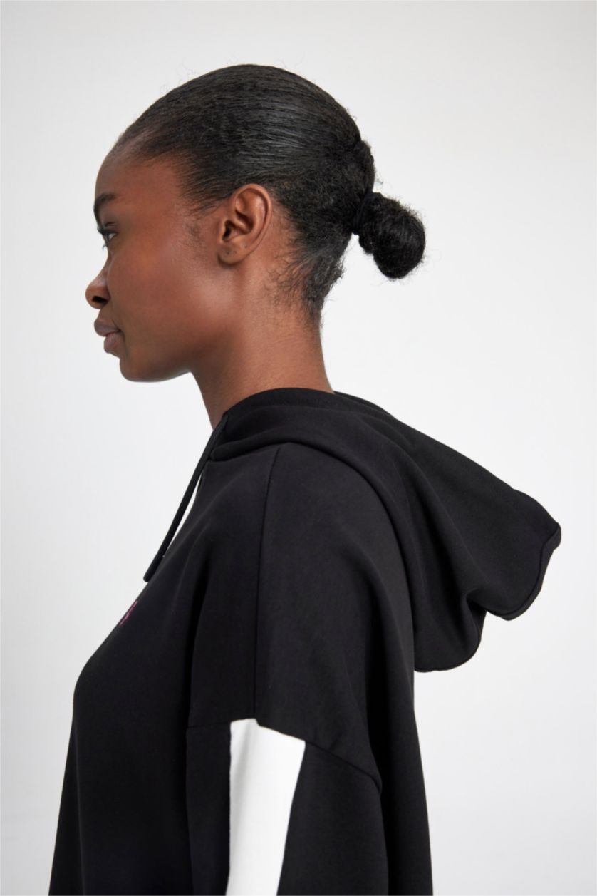 نساء أسود سويت شيرت رياضي بطبعة شعار قصة طويلة من DeFactoFit