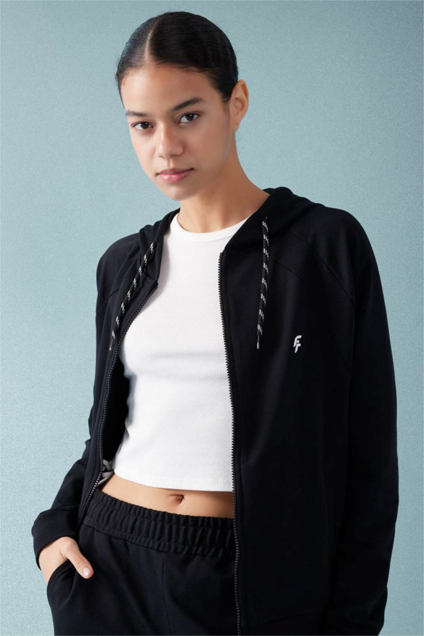 Kadın Siyah Regular Fit Kapüşonlu Sporcu Fermuarlı Sweatshirt