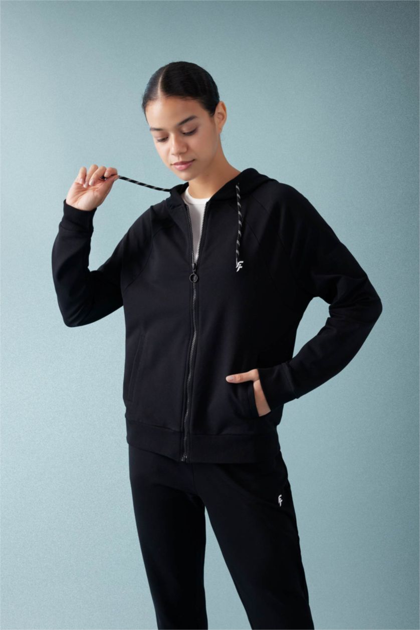 Kadın Siyah Regular Fit Kapüşonlu Sporcu Fermuarlı Sweatshirt