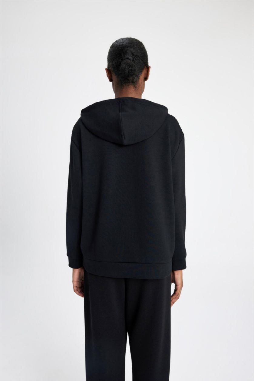 نساء أسود سويت شيرت بطبعة شعار بغطاء للرأس